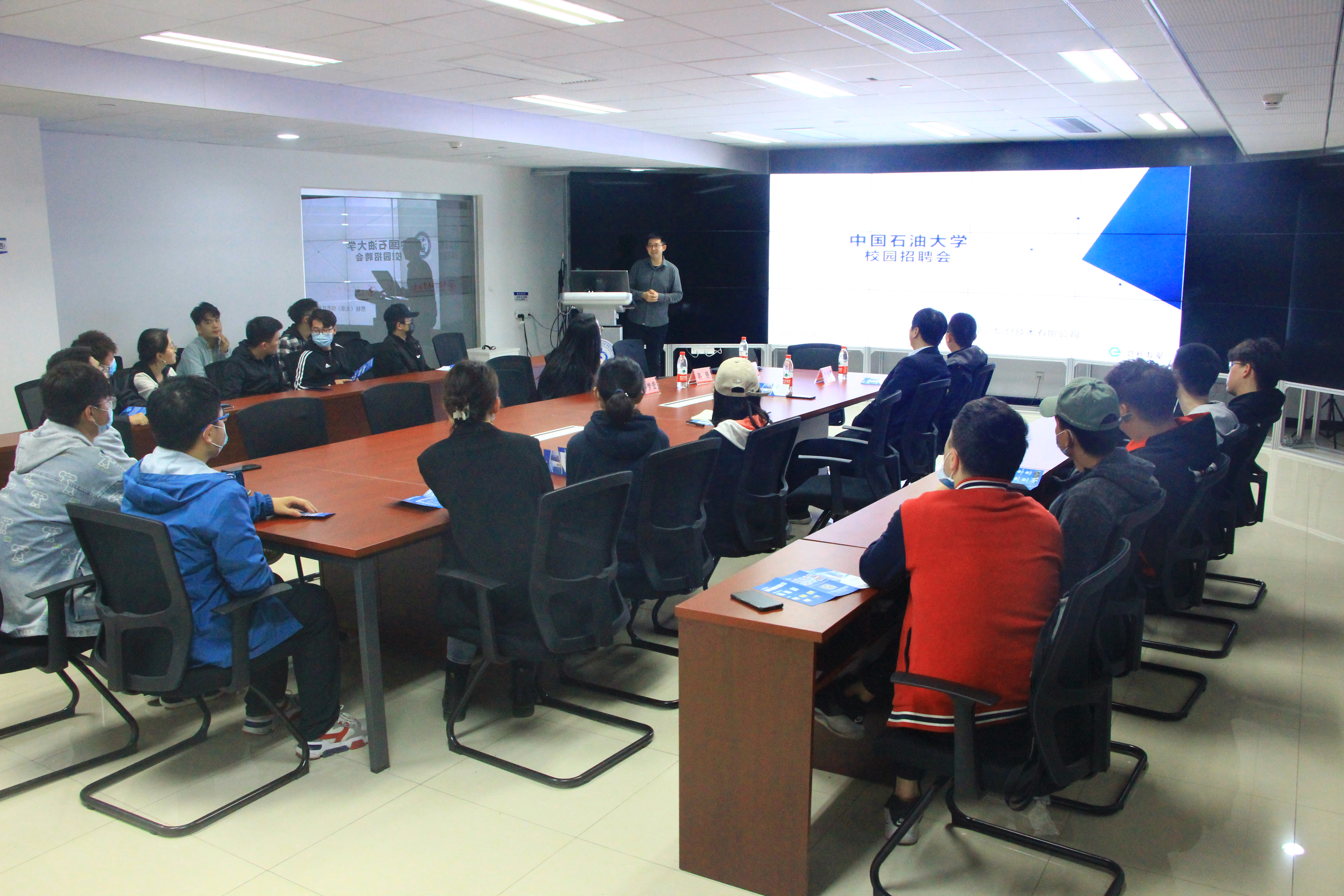 e779d41489754a38821bb1dc0d024ec0.jpg e779d41489754a38821bb1dc0d024ec0.jpg