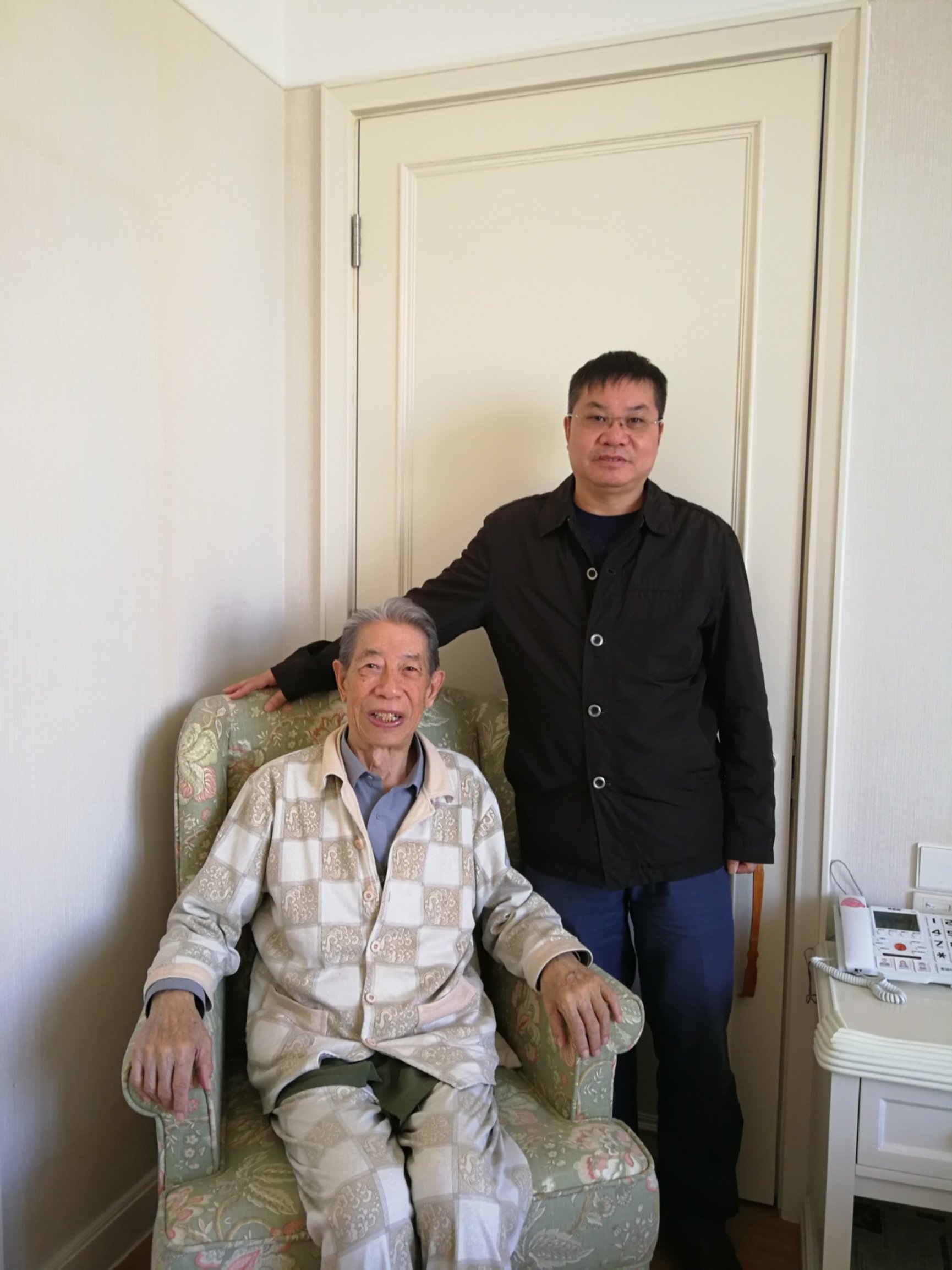 看望陆老师2.jpg