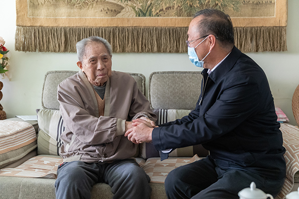 20201020_陈书记看望院士_孟禹豪摄 (2).jpg