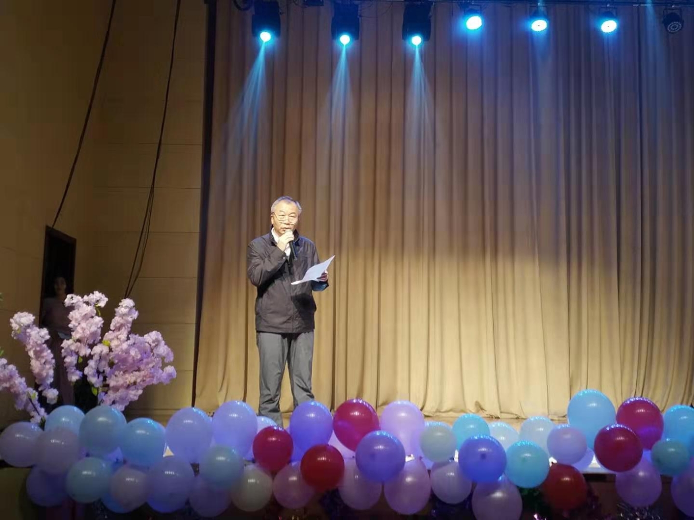 C:\Users\cxf\AppData\Local\Temp\WeChat Files\117daa67824e6dd0b9fad87fe717cc4.jpg