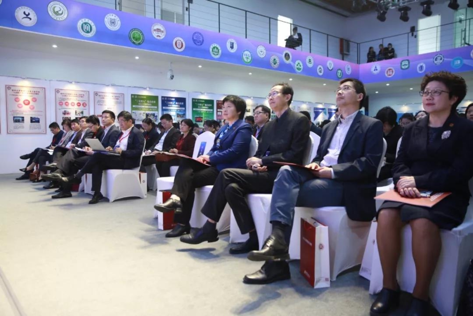 b4f18a6c-df16-4c9e-9a9d-613d57c9cbde